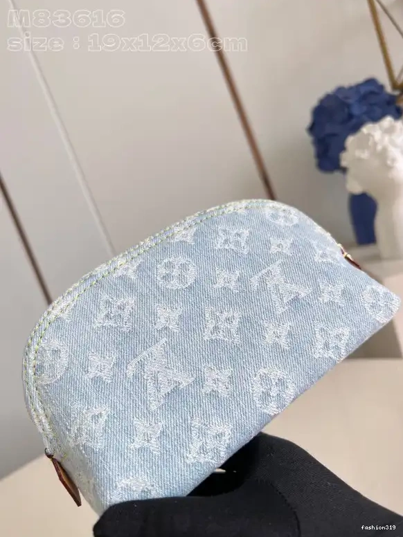 Cosmétique PM Vuitton Pochette Louis 0331